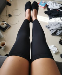 Selfie authentique femme africaine - manchons noirs