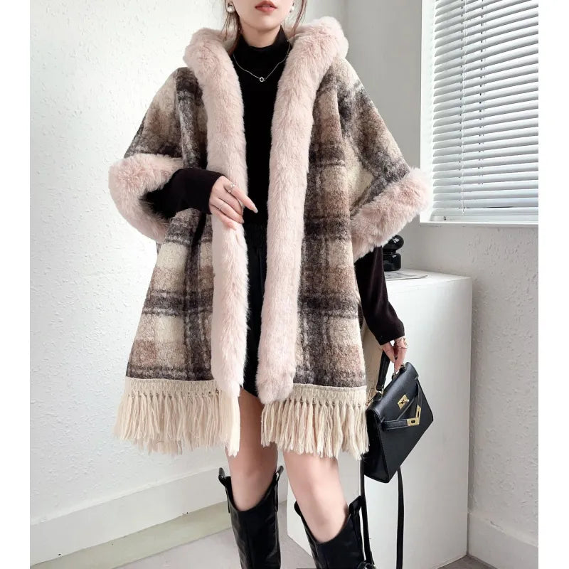 Poncho Premium à Carreaux avec Col en Fourrure - Chaleur Luxueuse