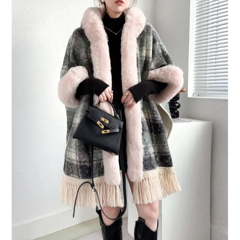 Poncho Premium à Carreaux avec Col en Fourrure - Chaleur Luxueuse